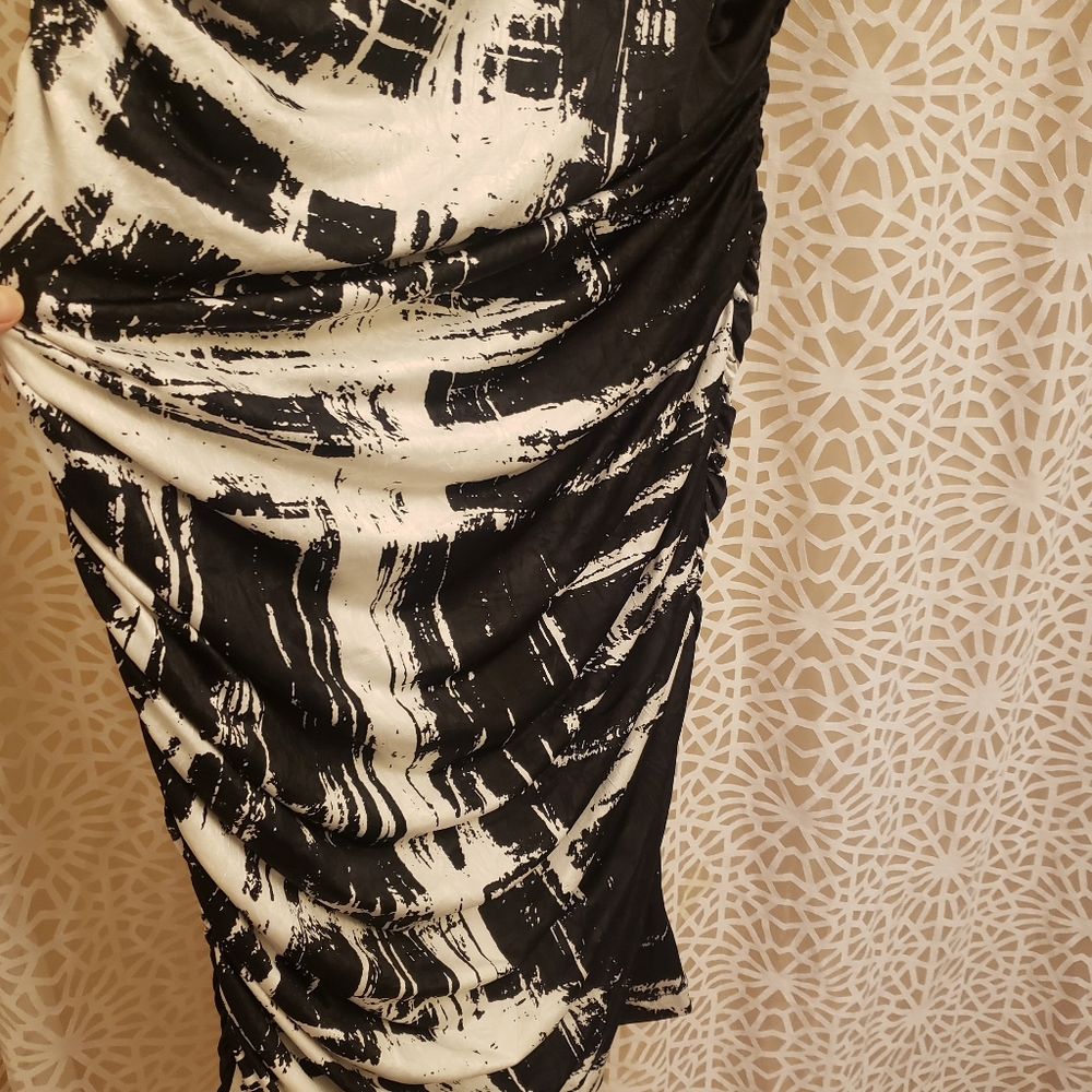 Style Ruched Dress - Picture 8 of 9